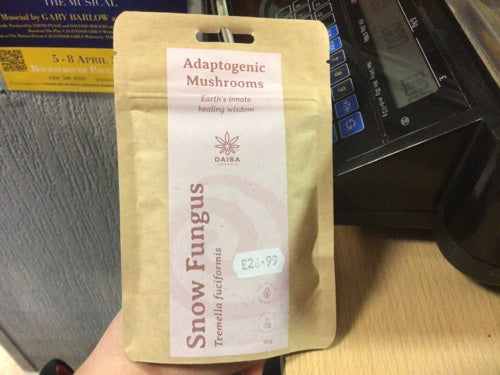 Snow Fungus Extract packaging, adaptogenic mushroom supplement for hydration and anti-aging.