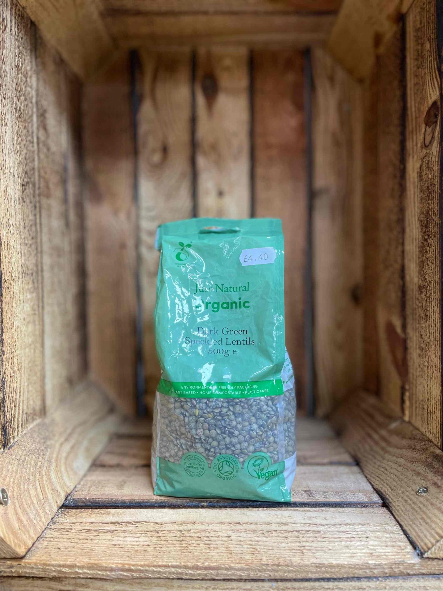 Organic dark green lentils 500g in eco-friendly packaging.