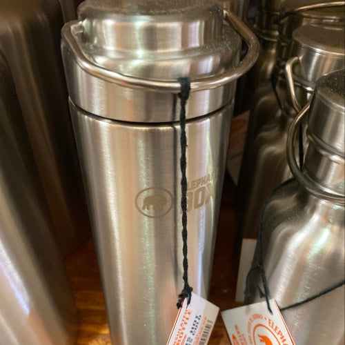 Stainless steel 500ml insulated bottle with leak-proof cap and sleek design.