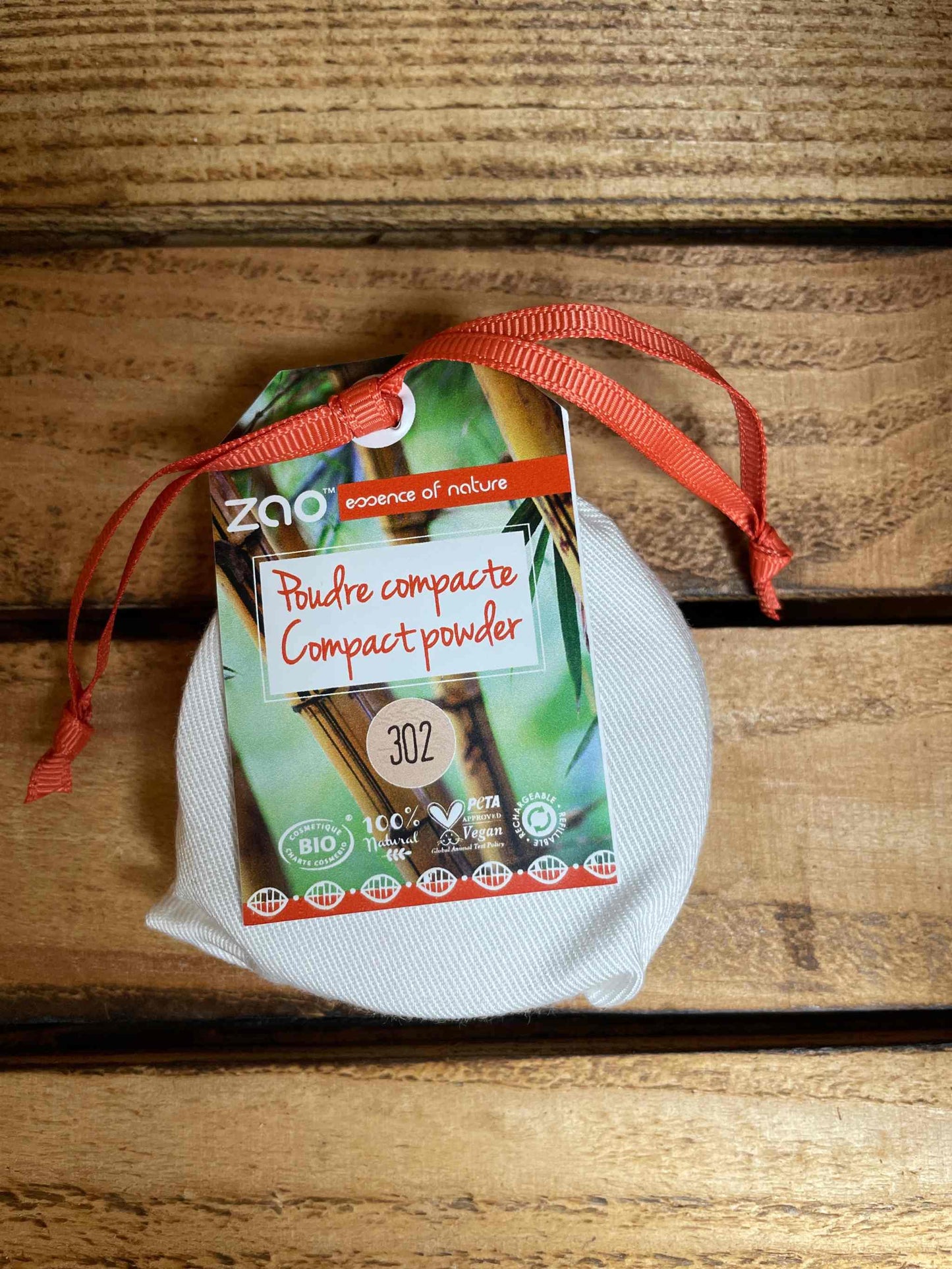 Compact powder for flawless matte finish and versatile beauty routine.