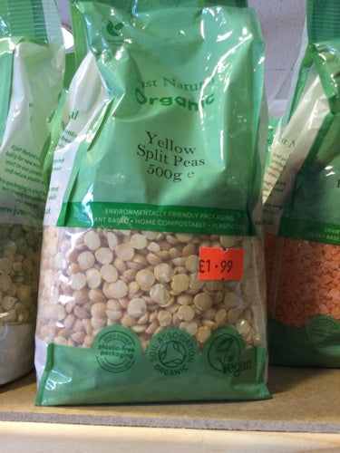 Organic yellow split peas 500g package on display.