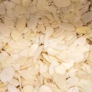 Flaked almonds (100g) - nutrient-rich and versatile cooking ingredient.