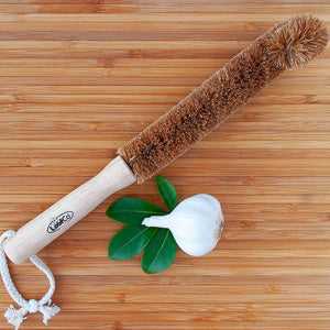 Eco-friendly bottle brush with natural coconut coir bristles and rubberwood handle.