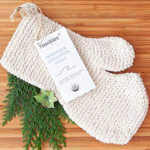Circulation glove by Toockies on wooden surface with greenery, eco-friendly design.