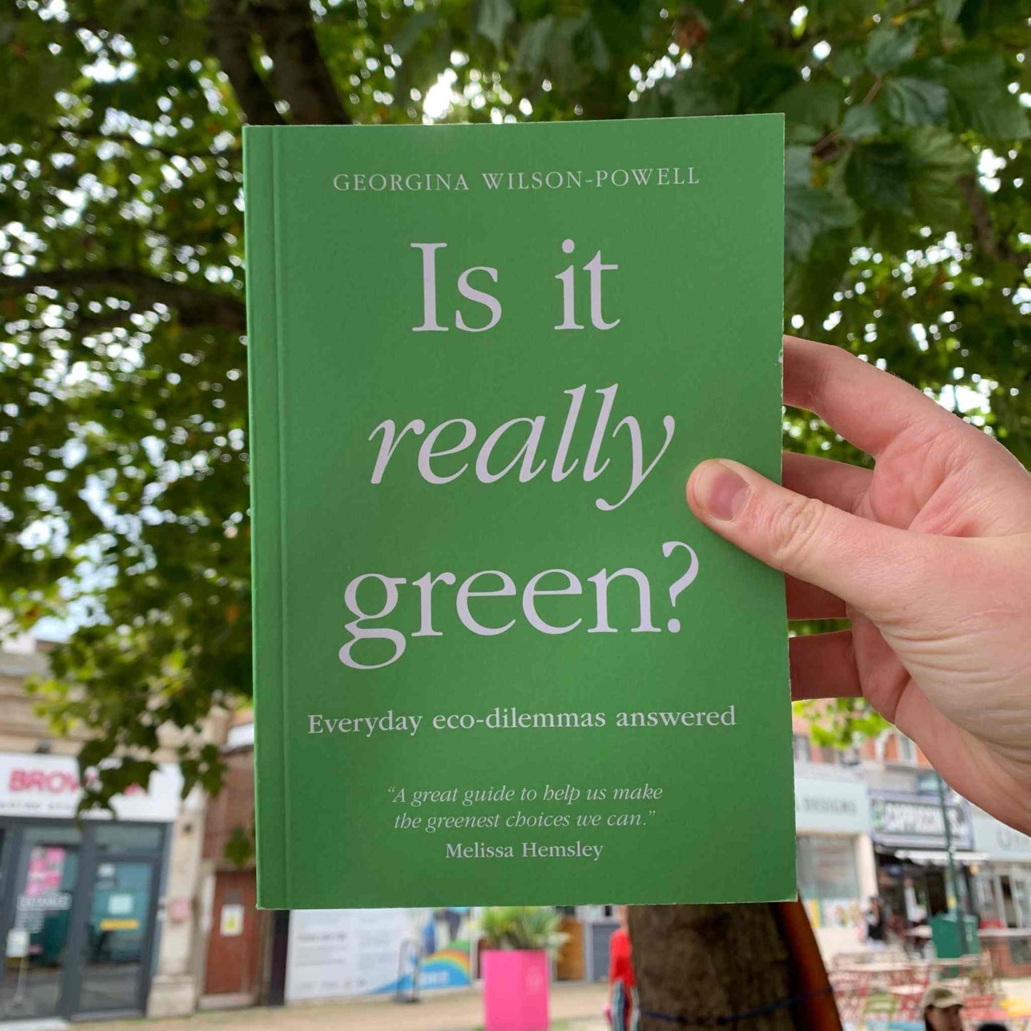 Book cover of "Is it really green?" by Georgina Wilson-Powell, focused on eco-friendly living and sustainability.
