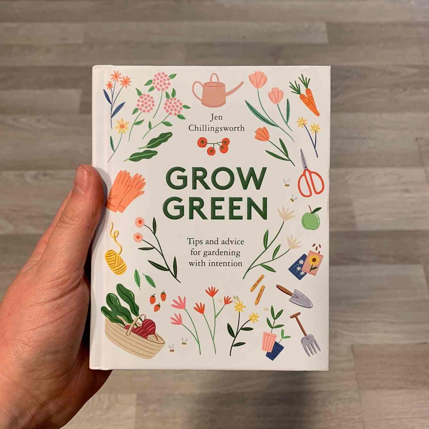 Cover of "Grow Green" by Jen Chillingsworth, a sustainable gardening guide.