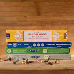 Incense sticks by Satya, sandalwood fragrance, for tranquil aromas and relaxation.