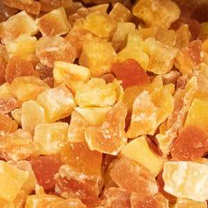 Diced dried papaya pieces close-up in a 100g serving.