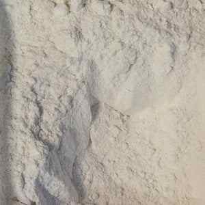 Organic plain white flour, powdery texture, 100g.