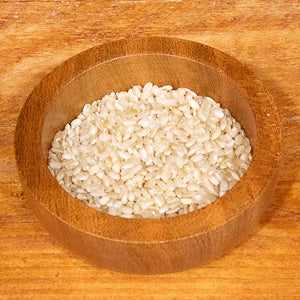 Short grain brown rice in wooden bowl, 100g