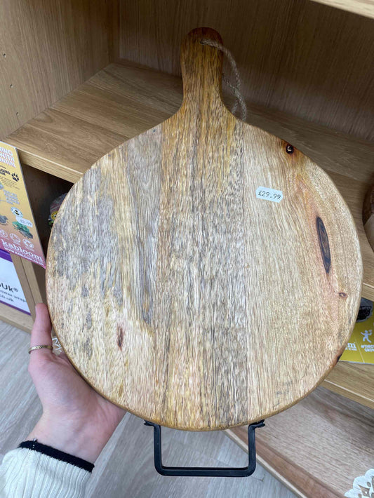 Mango wood chopping board round with no engraving