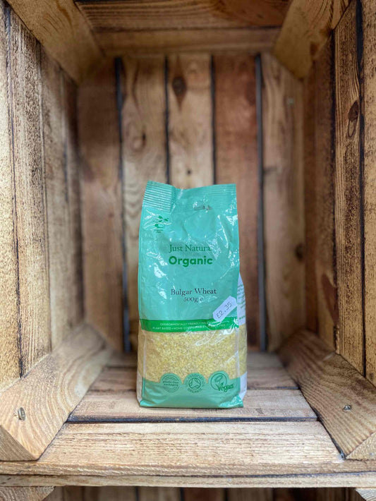 Organic bulgur wheat 500g package displayed in a wooden crate.