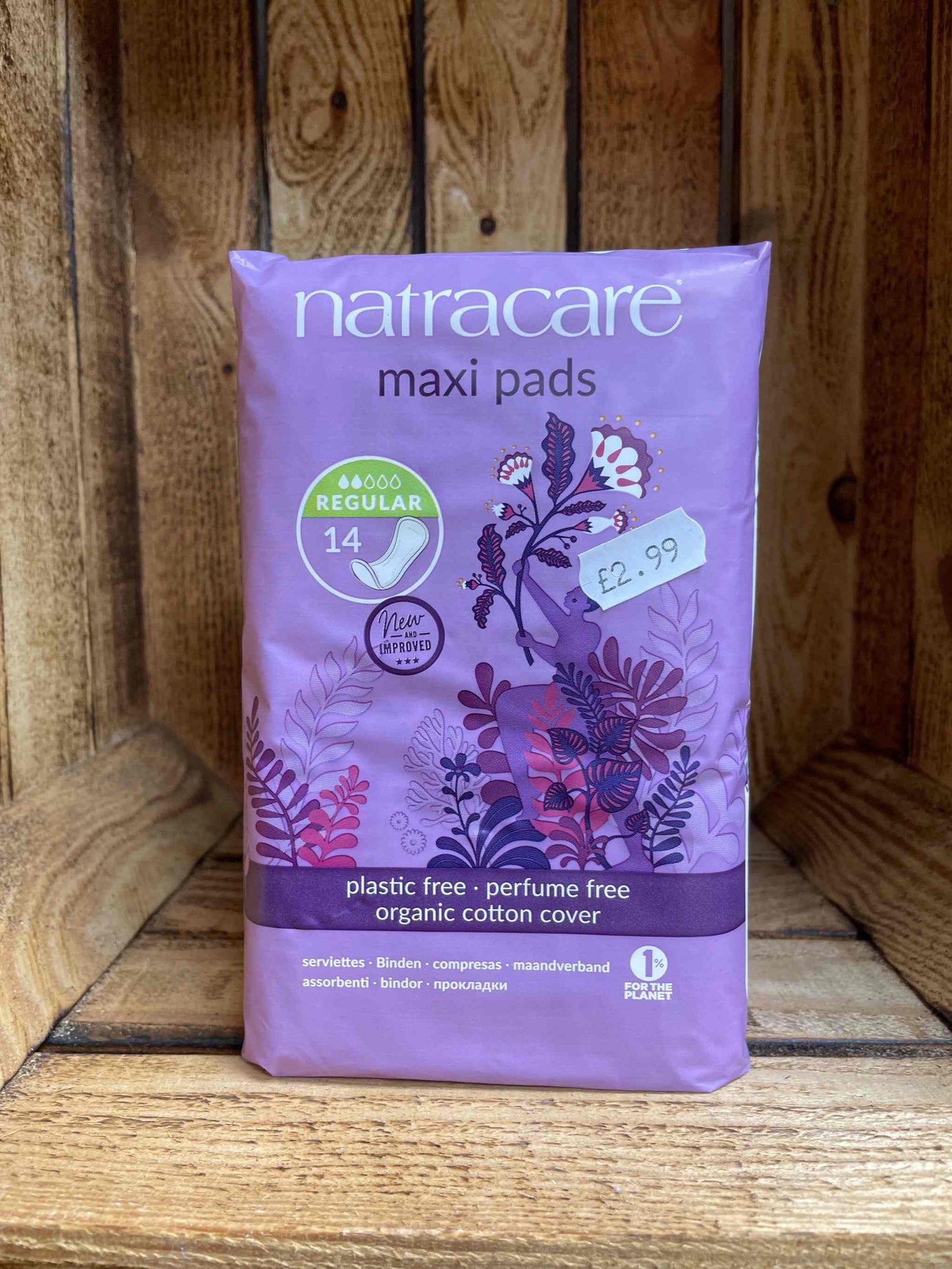 Natracare Pads Regular x14, eco-friendly feminine care, organic cotton, leak protection.