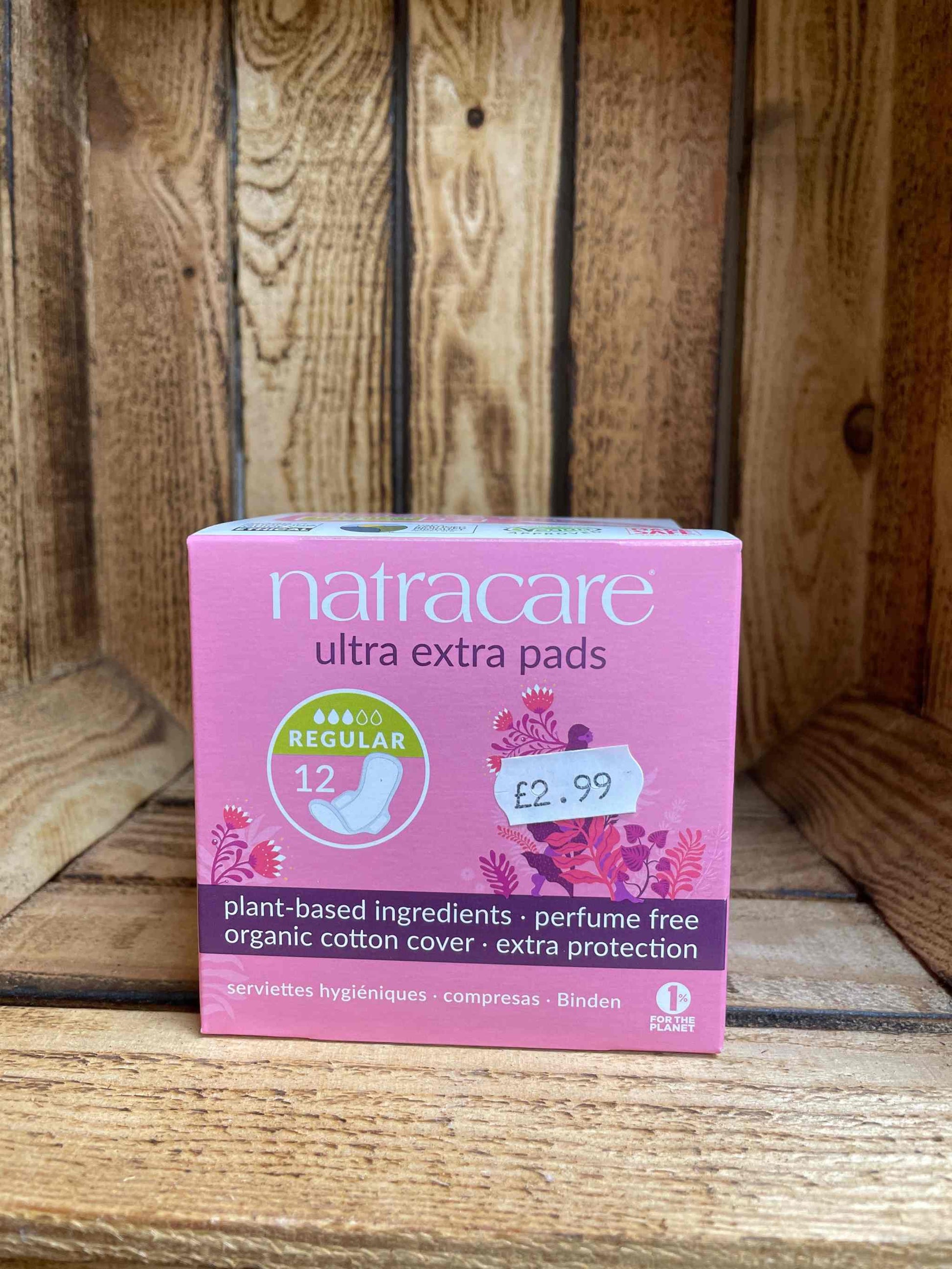 Natracare Pads Regular, eco-friendly feminine care, organic cotton, superior absorbency, leak protection, hypoallergenic, dermatologically tested, pink packaging.