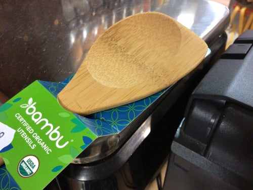 Eco-friendly Bambu Spoontula made from organic bamboo, combining spoon and spatula functions.