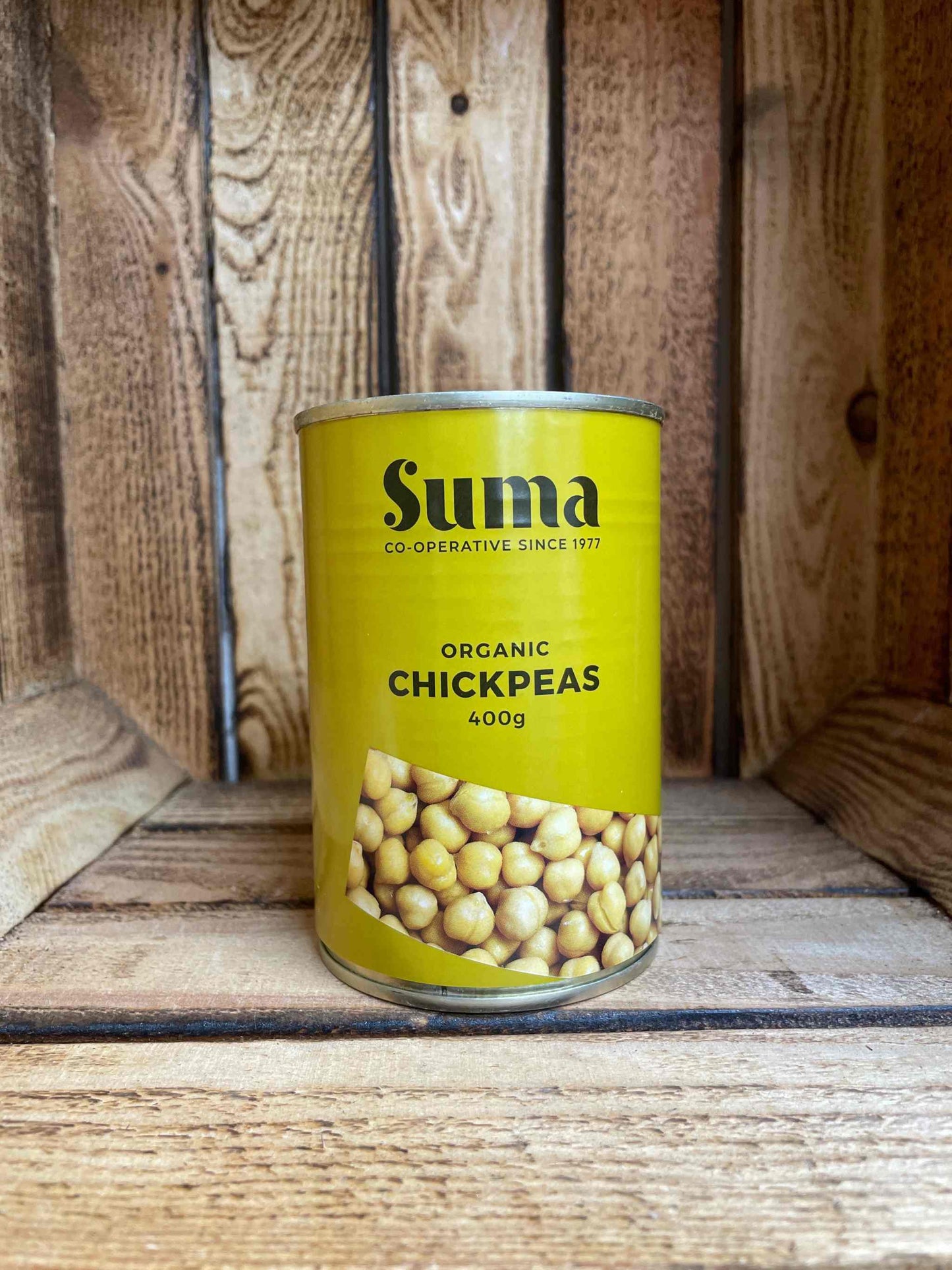 Chickpeas Organic can, 400g, placed on a wooden surface.