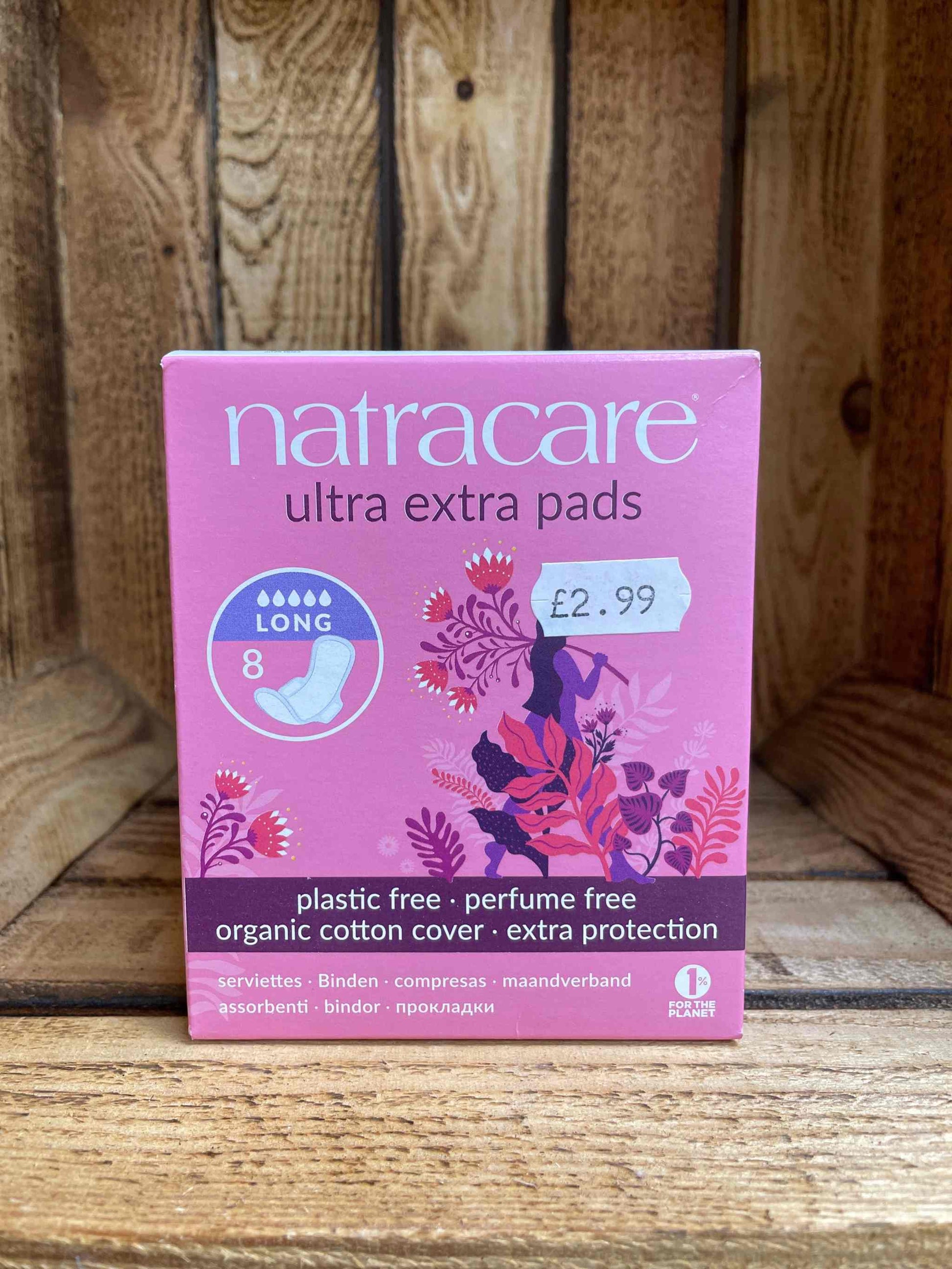 Natracare Pads Regular x14 with eco-friendly, organic cotton cover for sensitive skin.