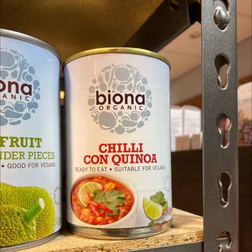 Biona Chilli Con Quinoa can; organic, nutritious, ready-to-eat meal on store shelf.